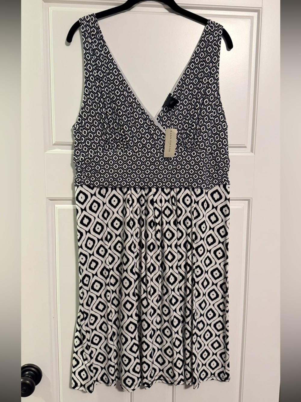 Ann Taylor Black and White V-Neck Geometric Mini Dress